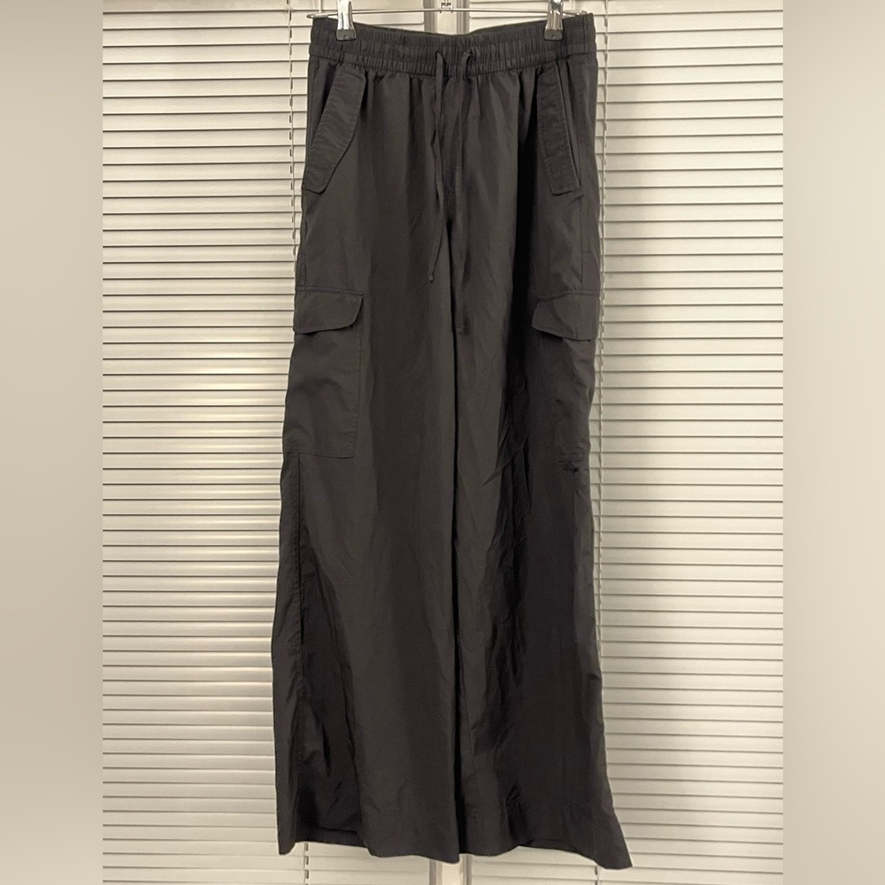Old Navy Black Cargo Pants - Classic Utility Style